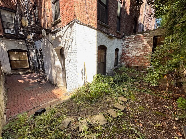 Building Photo - 69 Myrtle St