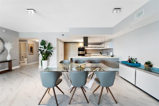 Building Photo - 17111 Biscayne Blvd