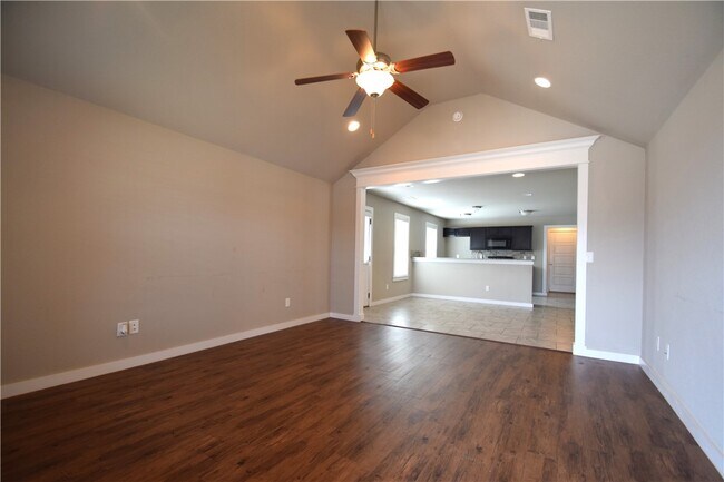 Building Photo - 710 SW Willowpoint Rd