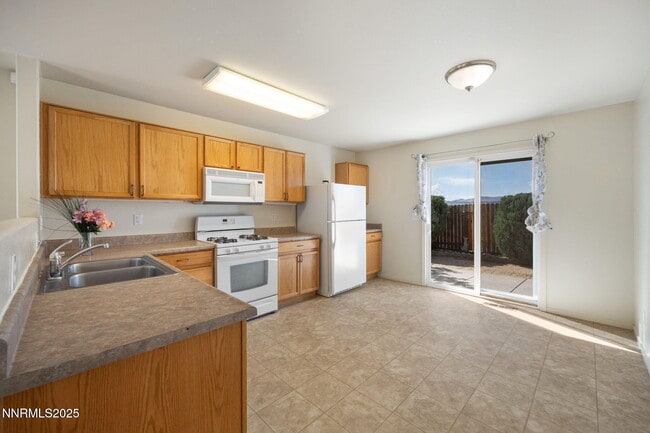 Building Photo - 8733 Sunset Breeze Dr