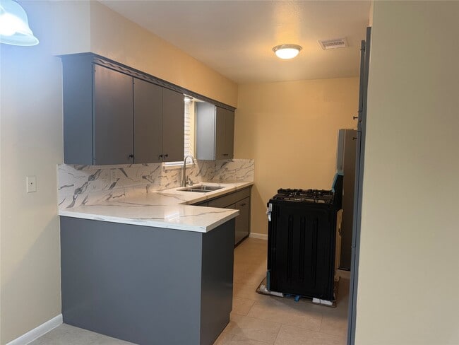 Building Photo - 7335 Tanager St
