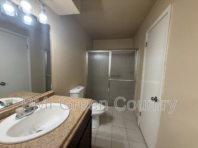 Building Photo - 4334 E 67th St