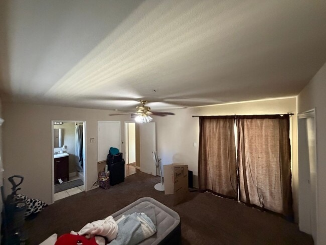 Building Photo - 4752 Crestview Dr