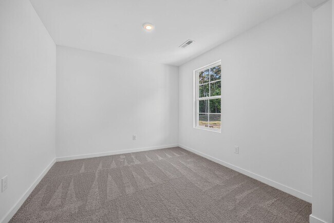 Building Photo - 882 Waterworks Rd