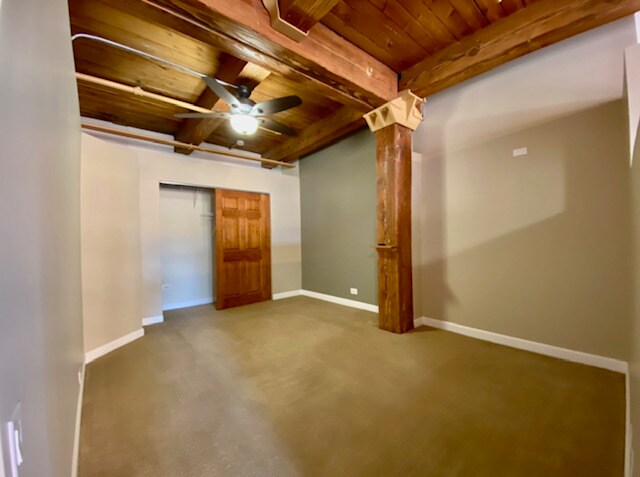 Building Photo - 913 W Van Buren St