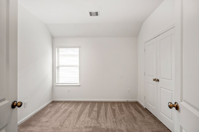 Building Photo - 613 Royal Arch Dr