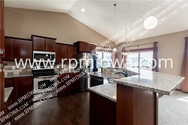 Building Photo - 1127 90th St