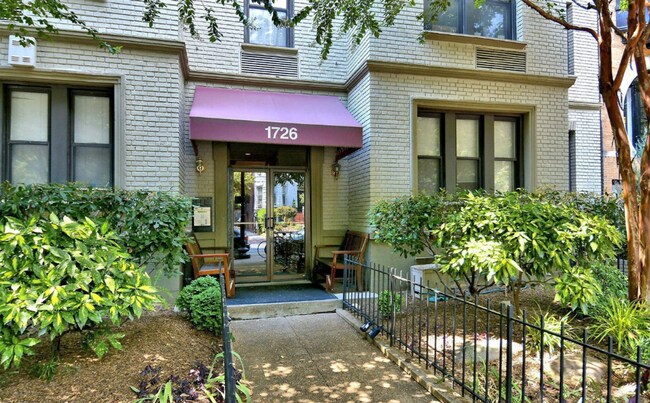 Building Photo - Dashing Dupont Circle 1 Bedroom Apt with skylights and building roof deck.