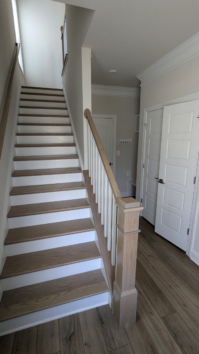 Building Photo - 4 Bed / 3.5 Bath Newly built Townhouse (Av...