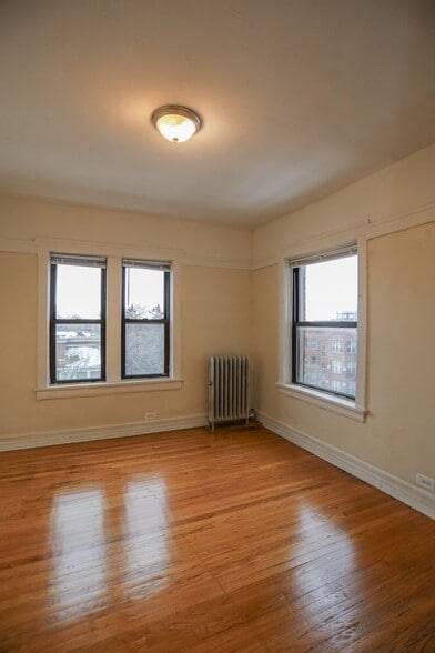 Building Photo - 7455 N Greenview Ave