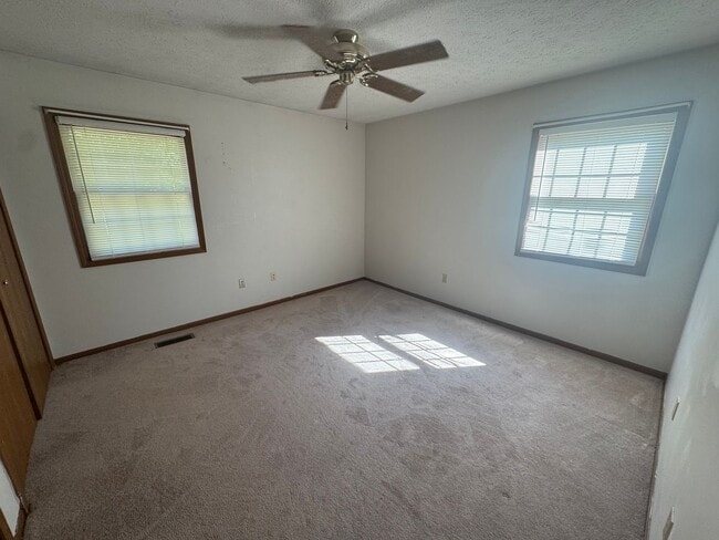 Building Photo - 2 bedroom for rent