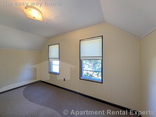 Building Photo - 58 Monument St