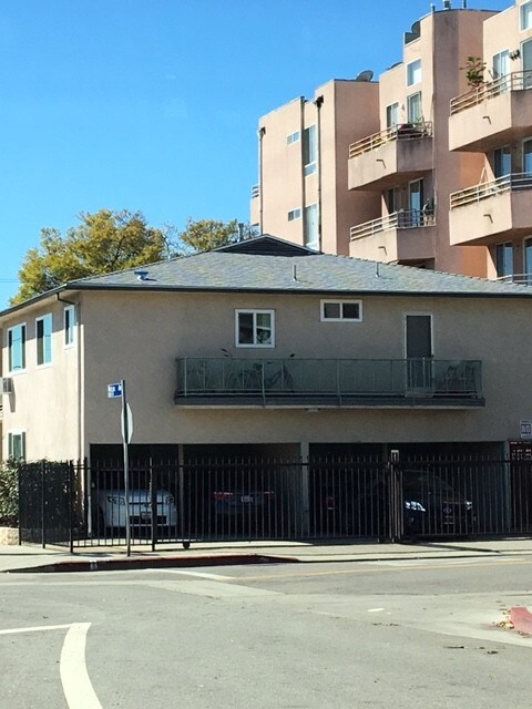 Building Photo - 1223 Wilcox Ave