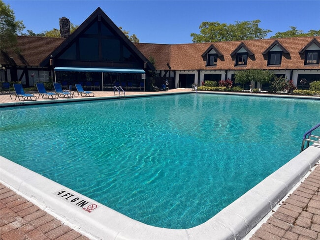 Building Photo - 3670 Inverrary Dr