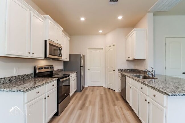 Building Photo - 10429 Sweetwater Creek Dr