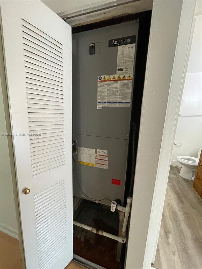 Building Photo - 8237 NW 8th Ct