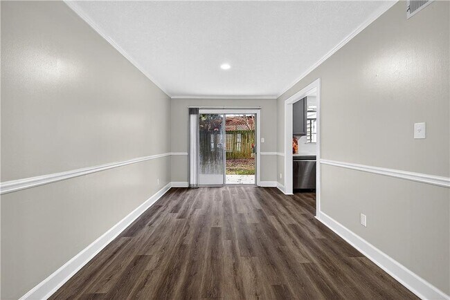 Building Photo - 679 Anderson Walk