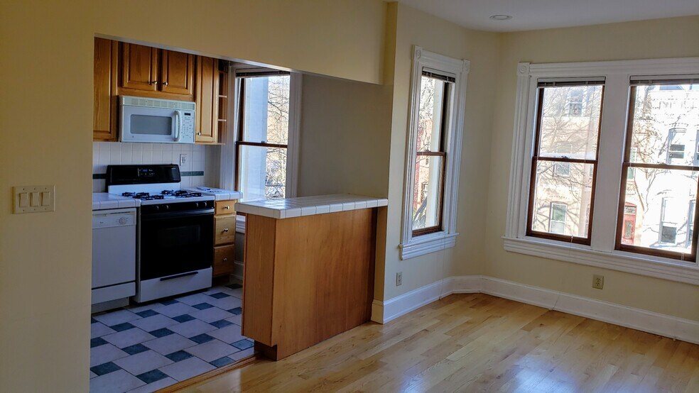 Building Photo - 509 Constitution Ave NE