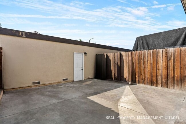 Building Photo - 11104 Grant Way