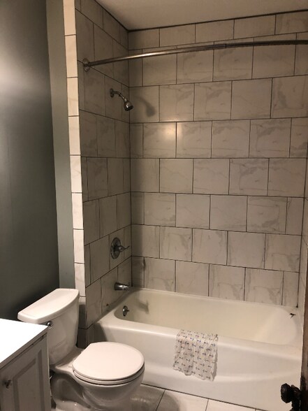 Building Photo - 478 Breckenridge St