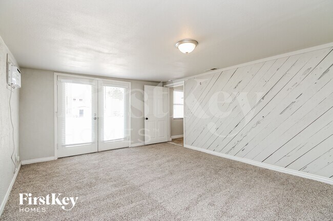 Building Photo - 930 E Weber Dr