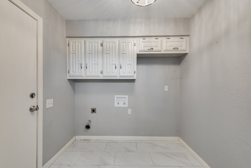 Building Photo - 3532 Parkhaven Dr