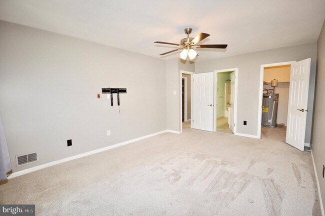 Building Photo - 6 Aspen Way