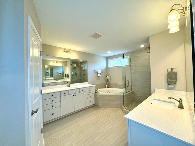 Building Photo - 321 Heritage Regency Dr