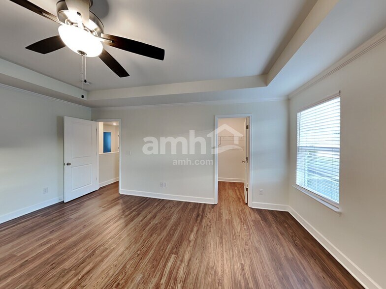 Building Photo - 4510 Tarpon Dr