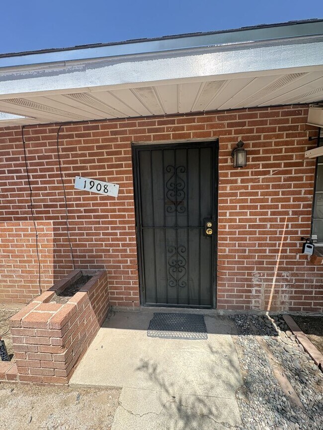 Building Photo - Centrally located Gem for rent
