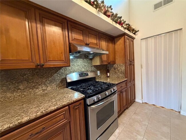 Building Photo - 1015 Arcadia Ave