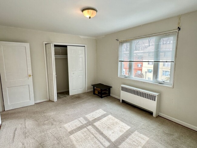 Building Photo - Beautiful 2 - bedroom condo in the award-winning Bethesda Parkside community!