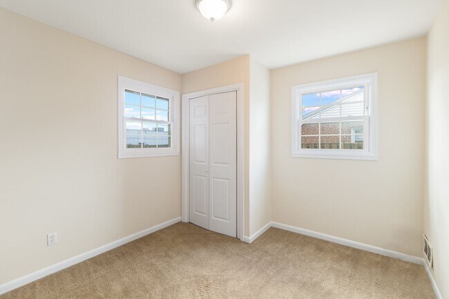 Building Photo - CITY OF FREDERICKSBURG 3 BEDROOM HOME FOR RENT