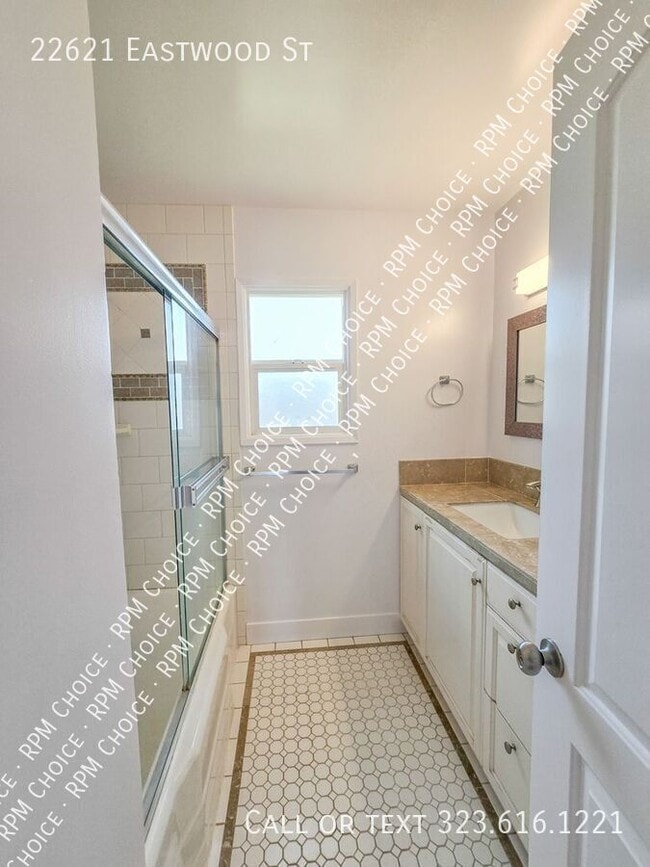 Building Photo - 22621 Eastwood St