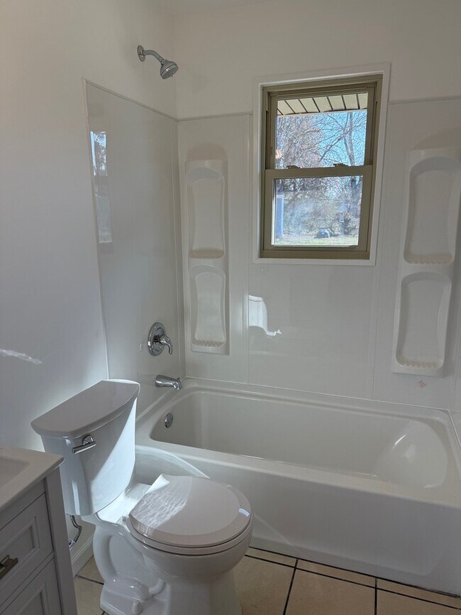 Building Photo - REMODELED Two Bedroom Two Bath Home in Overland, Mo.