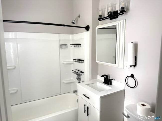 Building Photo - 24 Cross St