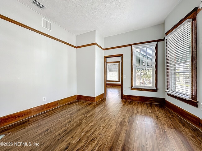 Building Photo - 138 E Duval St