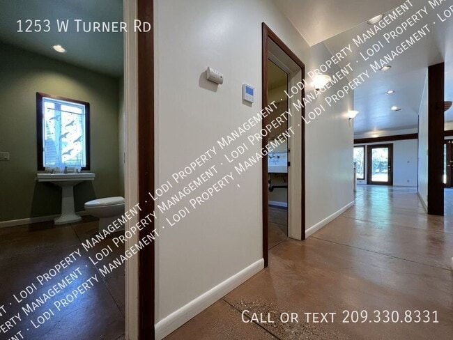 Building Photo - 1253 W Turner Rd