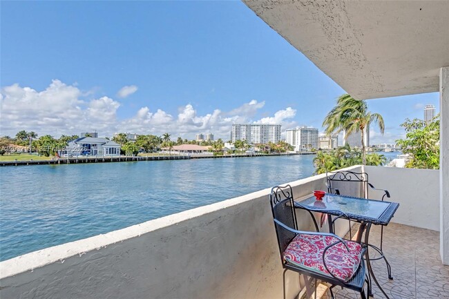 Building Photo - 2017 S Ocean Dr