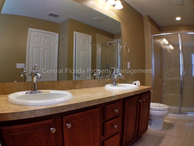 Building Photo - 210 Silverglen Ln