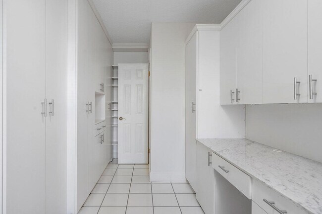 Building Photo - 263 S Maya Palm Dr