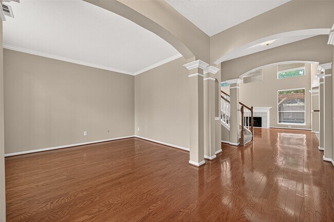 Building Photo - 18515 Autumn Park Dr