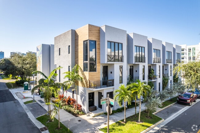 Building Photo - Taho Townhomes