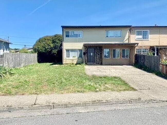 Building Photo - 4 bed 1.5 bath House in Richmond -- COMING SOON !!