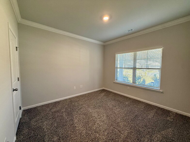 Building Photo - 160 High Leaf Dr