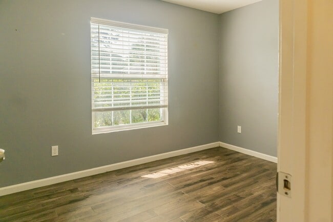 Building Photo - 112 Celtic Wedding Dr