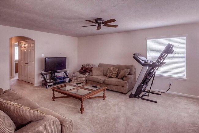 Building Photo - 4023 Windmill Creek Dr