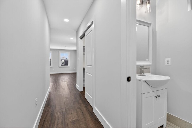 Building Photo - Spacious New Build in Quiet Glenmont / Silver Spring - Available Now