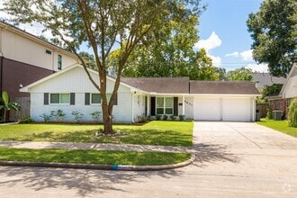Building Photo - 5431 Maple St
