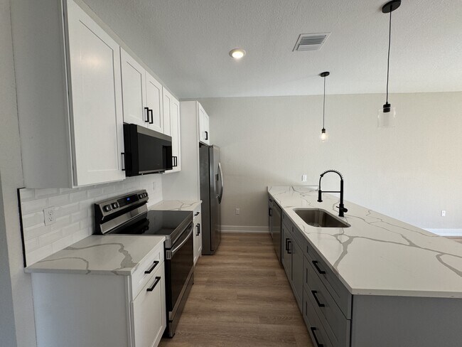 Building Photo - 2022 Dorion St